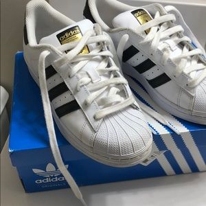 Adidas superstars